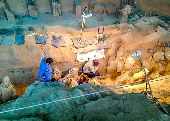 Archaeology Expert Excavating the Terracotta Warriors