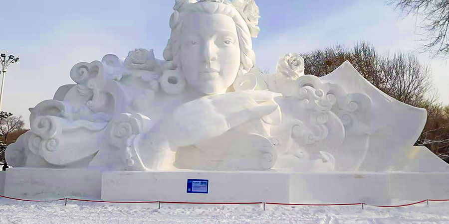 Snow sculptures on Sun Island