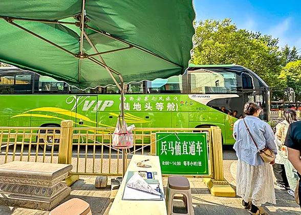 Tourist Bus to Terracotta Army